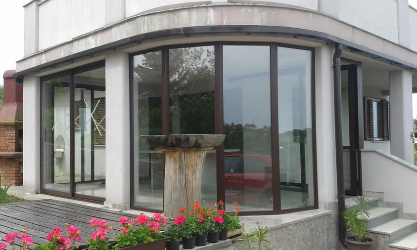 Klizne aluminijske stijene na obiteljskoj kući