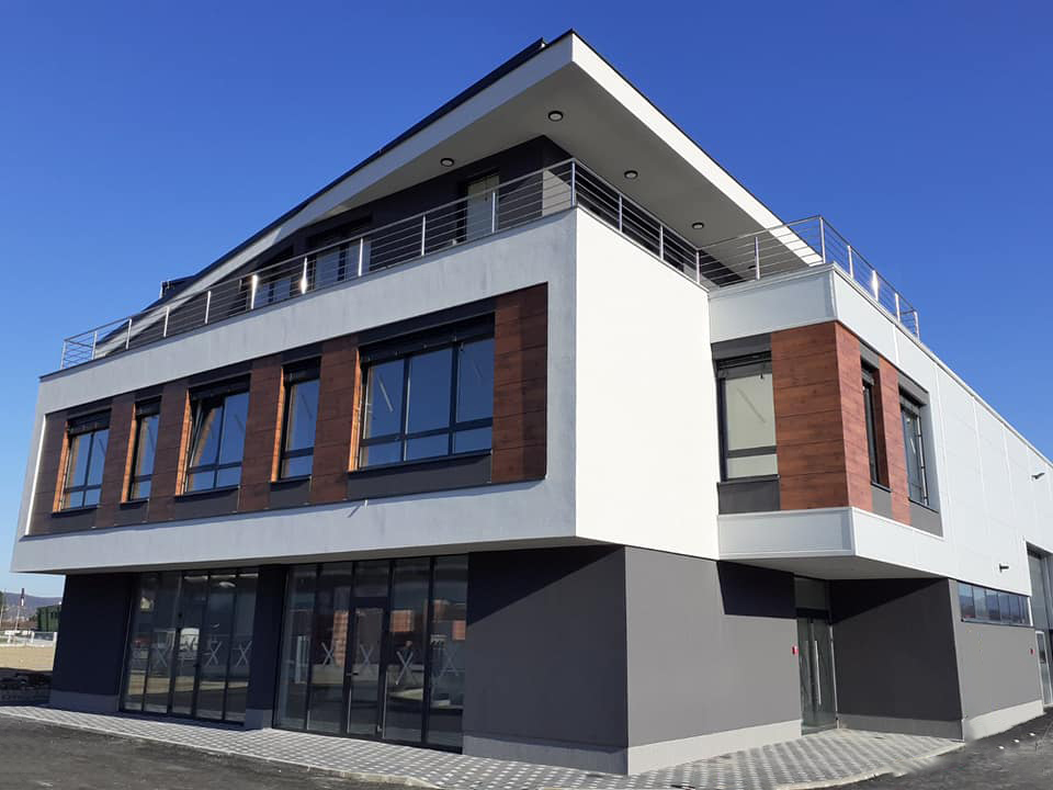 Poslovni objekt s aluminijskom stolarijom